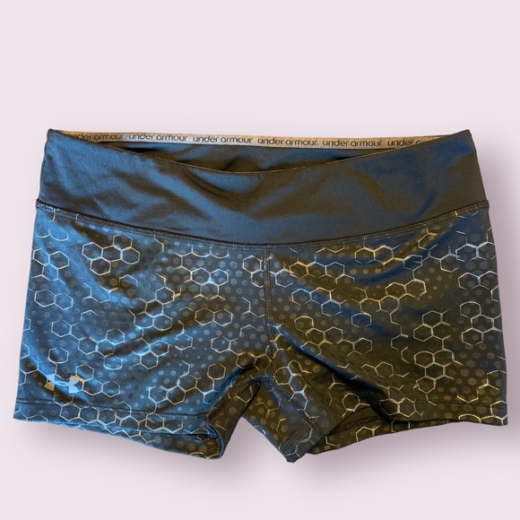 Under Armour Heatgear fitted shorts size Large - Picture 1 of 4